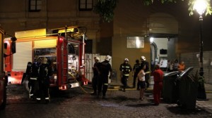 Bomberos-y-policia-en-el-incendio-de-la-Facultad-de-Derecho-