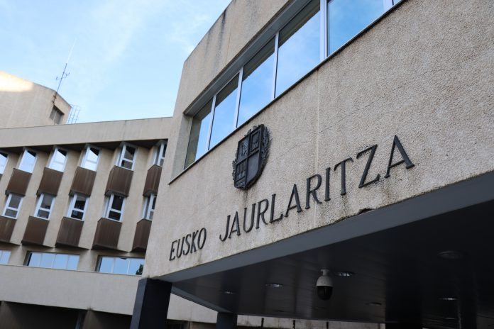 Lakua_5_abril_21-696x464-2