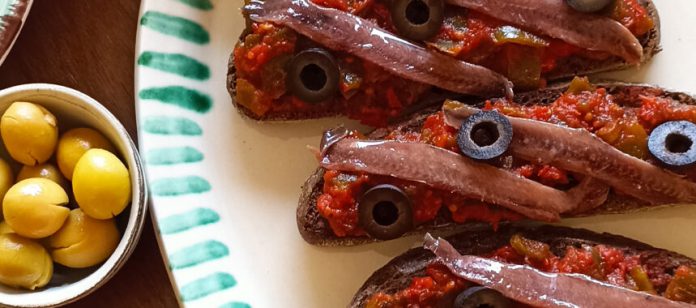 tosta-anchoas-pisto-receta-portada-860x380-1-1