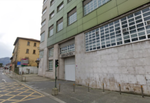 Ertzaintzak Eibarren, Vitoria-Gasteizen eta Arrasaten egindako zenbait esku-hartzetan bederatzi agente zauritu dira eta hamalau pertsona atxilotu dituzte