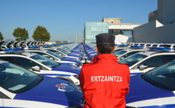 Bilbon gazte bat atxilotu dute indarrez tira eginda urrezko kate bat lapurtzen saiatzeagatik