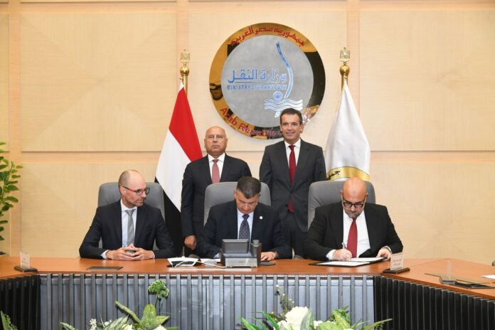 large_CAF_Firma_acuerdo_Metro_El_Cairo_1_8e50042999