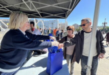 Continúa el reparto gratuito plantas y flores de temporada en Donostia