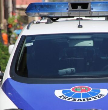 Gizon bat atxilotu dute Erandioko saltoki batean 102 whiski botila lapurtzen saiatzeagatik