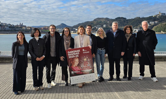 Izaro, Iñaki Gabilondo eta 500 dronen ikuskuzuna, Gabonetako inaugurazioaren protagonistak