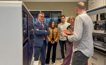 Nafarroako Gobernuak kultura zientifikoa bultzatzea nabarmendu du Zientzia eta Teknologiarako Espainiako Fundazioko zuzendariak IRIS Polora egindako bisitan