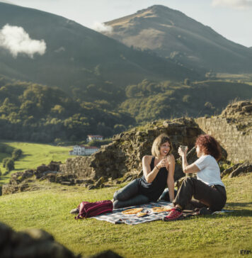 Turismoko Departamentuak «El Camino del buen vivir» aurkezten du, Donejakue Bideak Nafarroan izandako esperientziak ezagutzeko minisaila