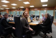 Ibone Bengoetxea Lehen Lehendakariordeak Euskararen erabilera sustatzeko Gobernuaren ibilbide-orria aurkeztu du Eusko Legebiltzarrean