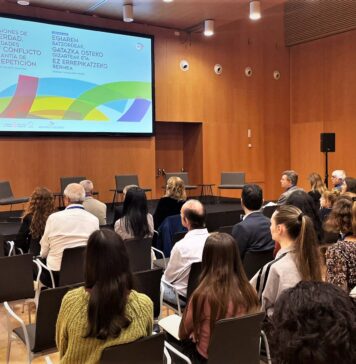 Egiaren Batzordeen nazioarteko topaketak erakunde horiek gatazkak gainditzeko eta ez errepikatzeko prozesuetan duten garrantzia berresten du