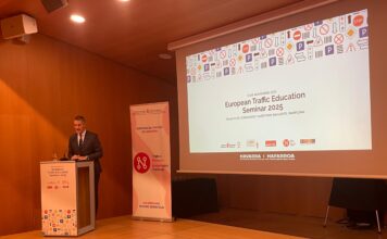 Trafikoari buruzko Nazioarteko Lehen Biltzarrak eskoletako bide-segurtasuna hobetzeko hezkuntza-programak aztertu ditu