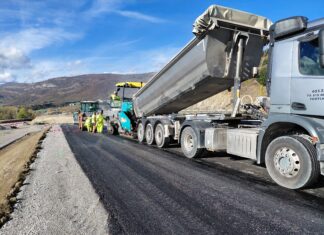Lurralde Kohesioak A-15 errepidera sartzeko errei berriaren eta Izurdiagako biribilgune berria ren asfaltatzeko lanak hasi ditu, udalerriko trafikoa arintzeko