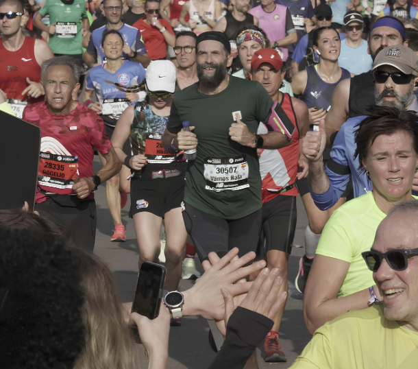 Rafa-Pajares-el-medico-que-ha-salvado-la-vida-a-otro-corredor-en-la-Behobia-alerta-Esto-cada-vez-pasa-mas-11-12-2025_09_36_AM