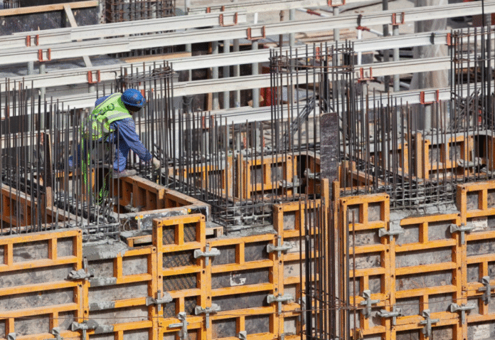 Obrero-Edificio-Co-Foto-gratis-en-Pixabay-01-27-2026_10_52_AM-1024x703-1