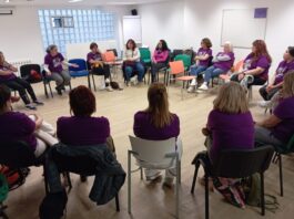 Las trabajadoras de residencias de Gipuzkoa inician un encierro en la casa de las mujeres de Donostia para desbloquear el conflicto del sector