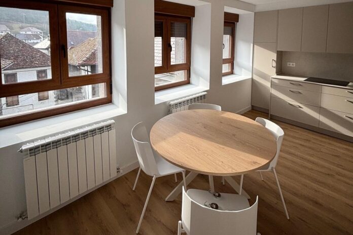 ok Imagen 2 - Vivienda coworking del Ayuntamiento de Ochagavía, reformada en el marco de la subvención 'Vivir y trabajar Pirineo'