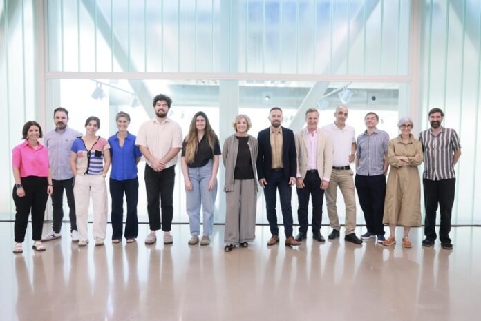n770_Autoridades_y_equipo_al_completo_del_instituto