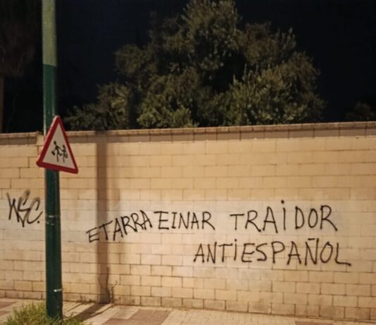 Aparecen pintadas contra el futbolista gasteiztarra Einar Galilea en Málaga por vestir la camiseta de Argentina