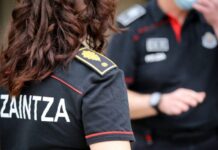 La Ertzaintza mantiene abierta la investigación para identificar a posibles víctimas del detenido por agresión sexual a menor en una tienda de golosinas de Donostia