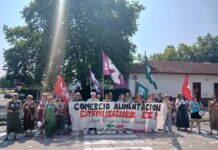 ELA y LAB llaman a la huelga en los supermercados de Euskadi el 15 de julio para blindar los convenios provinciales