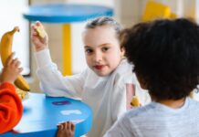 Nafarroak eguneko gehieneko prezioa 7 eurora mugatzen jarraituko du eskualdeko 50 jantokietan, horiek 7.700 mahaikideren zerbitzua ematen dute, eta 1,3 milioi menu osasungarri zerbitzatuko dituzte 2026/2027 ikasturtean