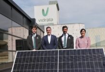 Industriako sailburuak, Mikel Jauregik, Vidralak Laudion duen autokontsumorako instalazio fotovoltaikoa inauguratu du