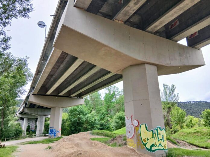 Imagen - Estado actual del puente de la carretera NA-30, Acceso a Landaben, sobre el río Arga