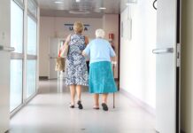 Nafarroan, 3.500 pertsonari diagnostikatu zaie Alzheimerra, eta horietatik %71 emakumeak dira