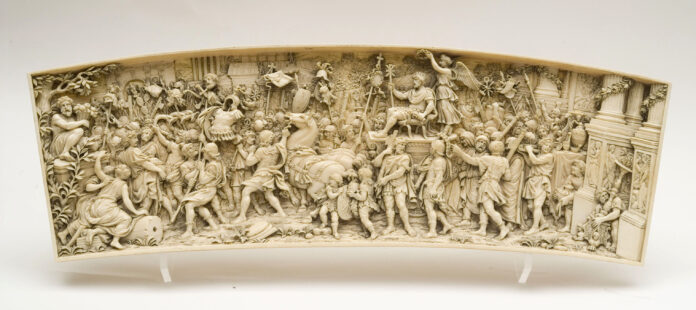 Marfil. Entrada triunfal de Constantino en Roma
