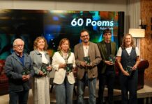 Eider Mendoza celebra que la traducción al inglés de 60 poemas de Xabier Lete abra «una nueva ventana al mundo» a la literatura vasca