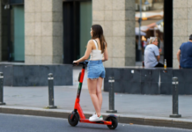 Entra en vigor el nuevo reglamento de la DGT con más exigencias para el adelantamiento a ciclistas y el uso de patinetes, entre otros