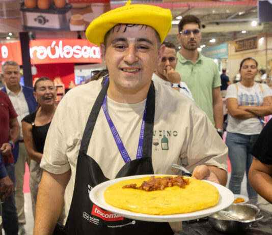 El chef guipuzcoano Jon Aguirre gana el ‘IV Campeonato Internacional de Tortilla de Patatas Con… Trofeo Tescoma’ con una propuesta de oreja