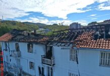 Reubicadas las nueve personas afectadas por el incendio registrado en la casa Beltza Enea