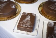 El Ayuntamiento de Bilbao y el sector pastelero mantienen su cita anual con la presentación de la tradicional Tarta Begoña